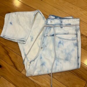 CLOSED Anni High-Waisted Relaxed Light Wash Bleached Tie-Waist Jeans for Women